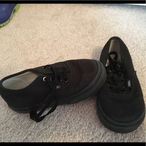 Kids 8c black lace up Vans